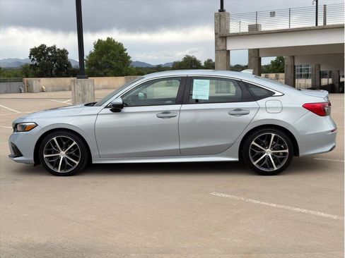 Used 2023 Honda Civic Touring image 4
