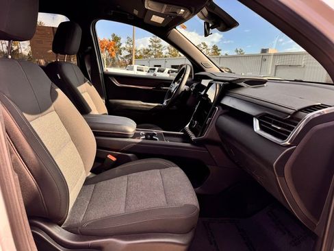 Used 2025 GMC Acadia Elevation FWD image 27