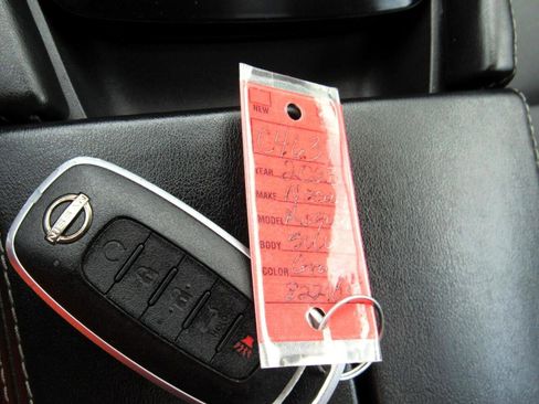 Used 2023 Nissan Rogue SL image 14