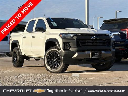 Used 2023 Chevrolet Colorado Trail Boss w/ Technology Package image 2