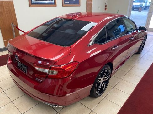 Used 2022 Honda Accord Touring image 2