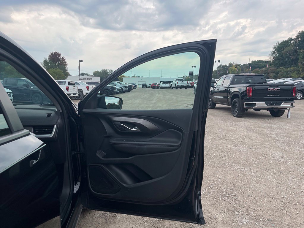 Used 2024 GMC Terrain SLE w/ Driver Convenience Package FWD image 35