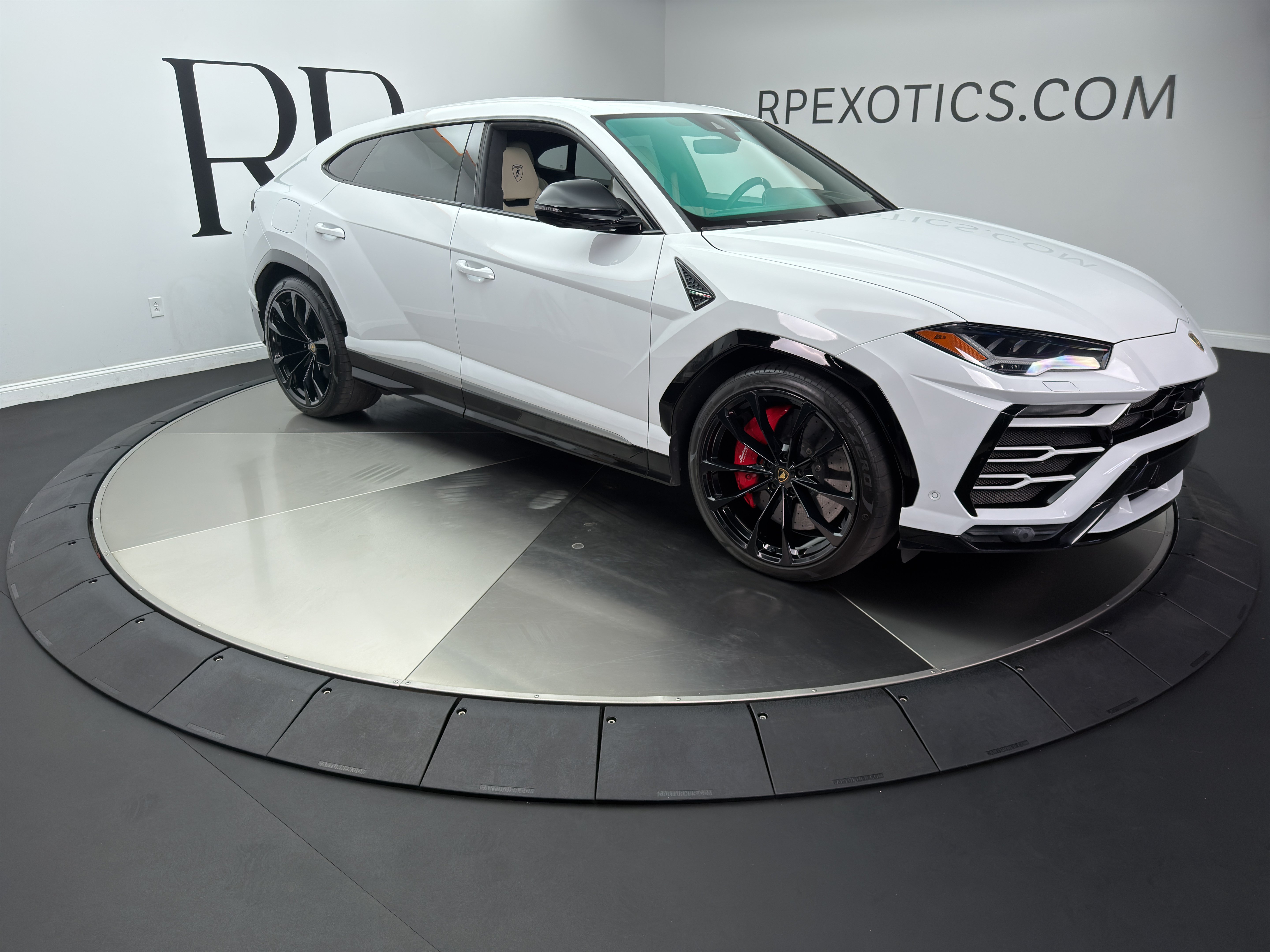 Used 2019 Lamborghini Urus AWD/4WD image 20