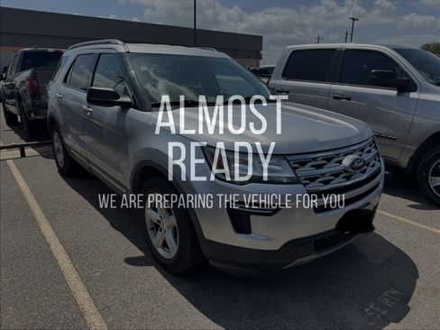 Used 2019 Ford Explorer XLT FWD image 5