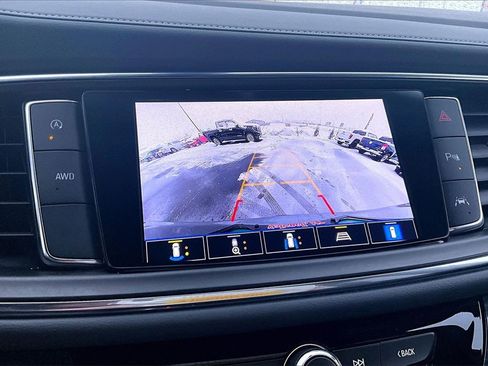 Used 2024 Buick Enclave Premium image 21