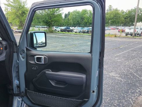 Used 2026 Jeep Gladiator Mojave AWD/4WD image 9