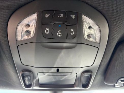 Certified 2026 Chrysler Pacifica Limited image 27