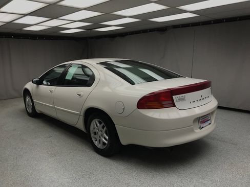 Used 2004 Dodge Intrepid SE image 2