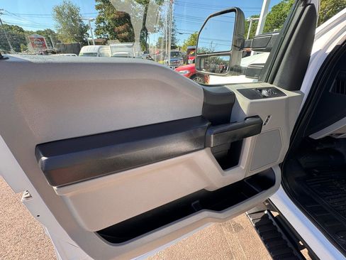 Used 2017 Ford F250 XL w/ Power Equipment Group AWD/4WD image 20