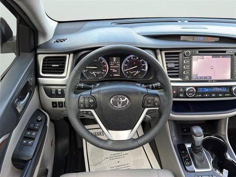 Used 2015 Toyota Highlander Limited Platinum AWD/4WD image 25