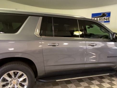 Used 2021 Chevrolet Suburban Premier w/ Premium Package 2 AWD/4WD image 2