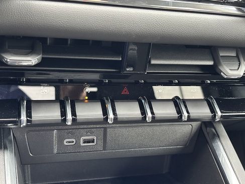 New 2025 GMC Canyon Elevation w/ Convenience Package image 32