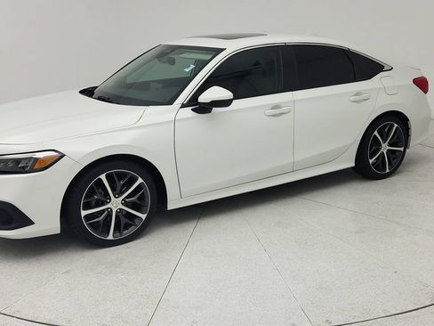 Used 2023 Honda Civic Touring image 3