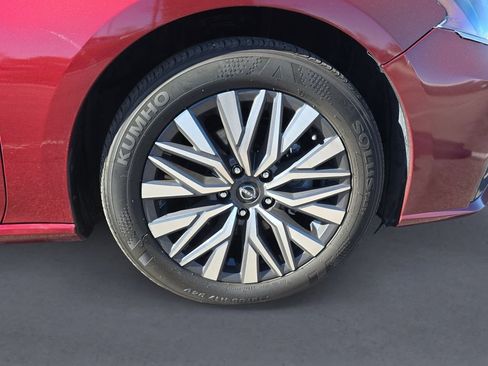 Used 2025 Nissan Altima 2.5 SV image 14