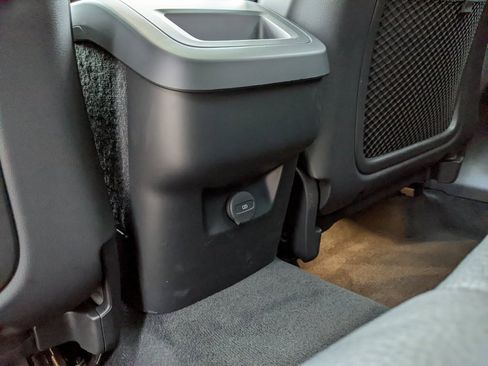 Certified 2025 Volvo XC60 B5 Plus image 24