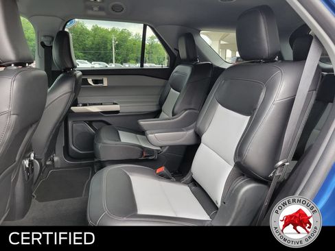 Used 2022 Ford Explorer XLT w/ Equipment Group 202A RWD image 17