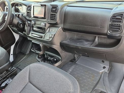 Used 2024 RAM ProMaster 2500 w/ Convenience Group FWD image 18