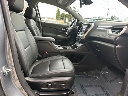 Used 2022 GMC Acadia SLT w/ Elevation Edition image 10