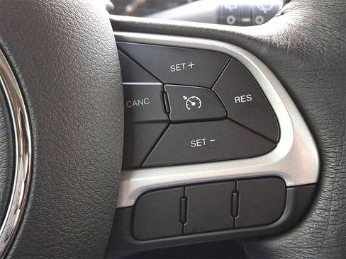 Used 2023 Jeep Renegade Latitude w/ Premium Group image 23