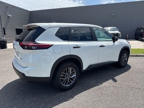 Used 2024 Nissan Rogue S AWD/4WD image 6