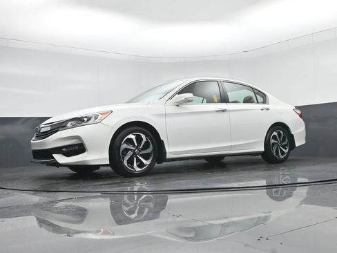 Used 2016 Honda Accord EX image 47