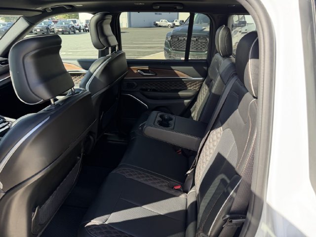 Used 2023 Jeep Grand Cherokee Summit w/ Adv Protech Group IV AWD/4WD image 15