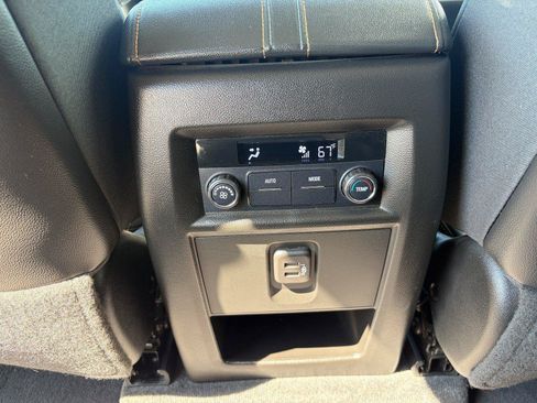 Used 2021 Chevrolet Traverse LT AWD/4WD image 21