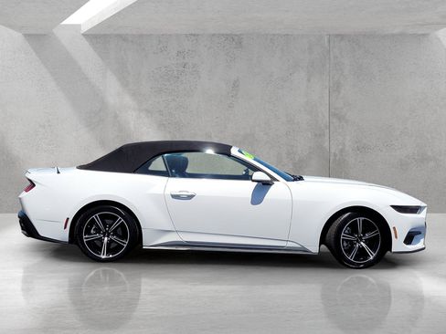 Used 2025 Ford Mustang Premium RWD image 4
