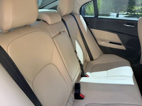Used 2017 Jaguar XE RWD image 22