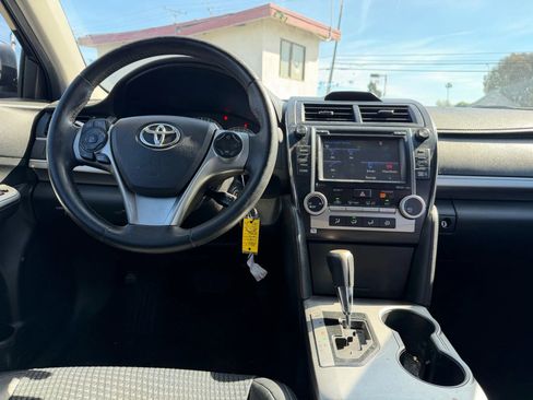 Used 2014 Toyota Camry SE w/ Moonroof Package image 18