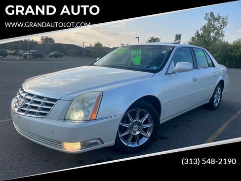 Used 2010 Cadillac DTS Luxury image 3