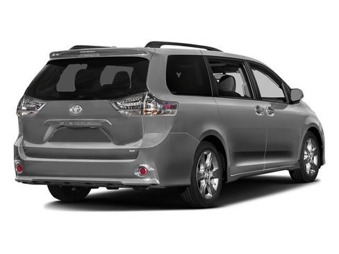 Used 2016 Toyota Sienna SE FWD image 2