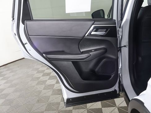 Used 2024 Mitsubishi Outlander SE image 25