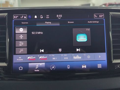 Used 2023 Chrysler Pacifica Touring-L FWD image 19