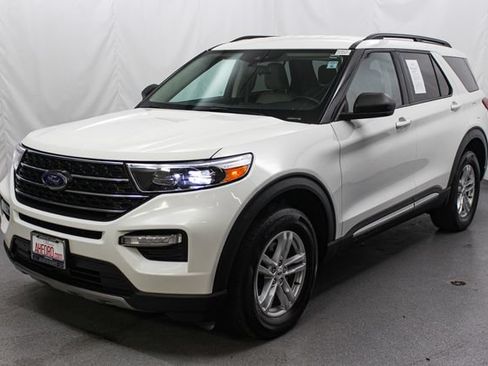 Certified 2023 Ford Explorer XLT w/ Equipment Group 202A AWD/4WD image 5
