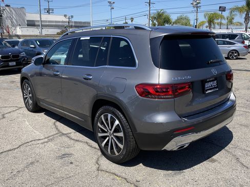 Used 2020 Mercedes-Benz GLB 250 4MATIC w/ Premium Package image 11