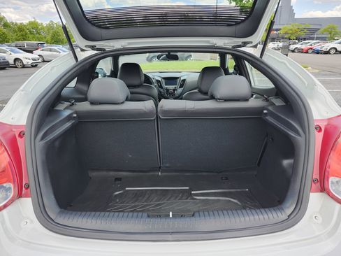 Used 2017 Hyundai Veloster Turbo FWD image 22