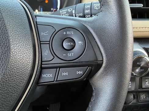 Certified 2025 Toyota RAV4 XLE Premium AWD/4WD image 32