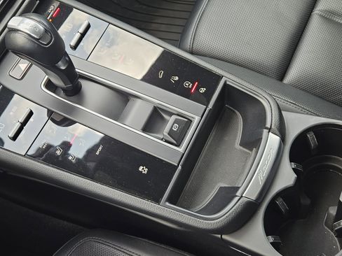 Used 2022 Porsche Macan AWD/4WD image 20