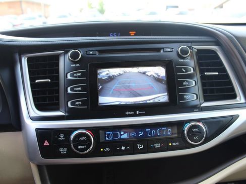 Used 2015 Toyota Highlander Plus AWD/4WD image 31