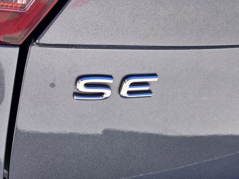 Used 2024 Volkswagen Tiguan SE R-Line FWD image 11