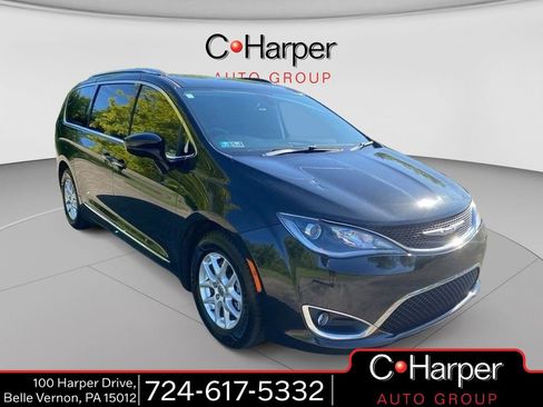 Used 2020 Chrysler Pacifica Touring-L FWD image 1