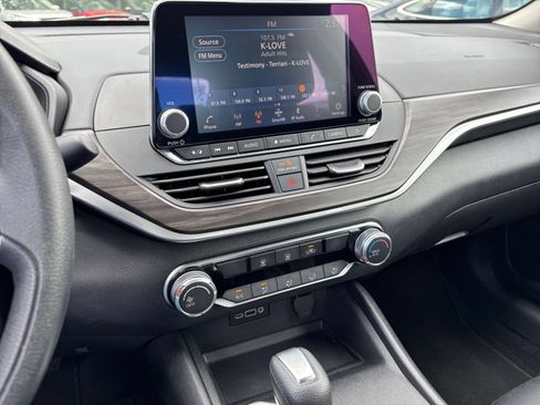 Used 2025 Nissan Altima 2.5 SV FWD image 14