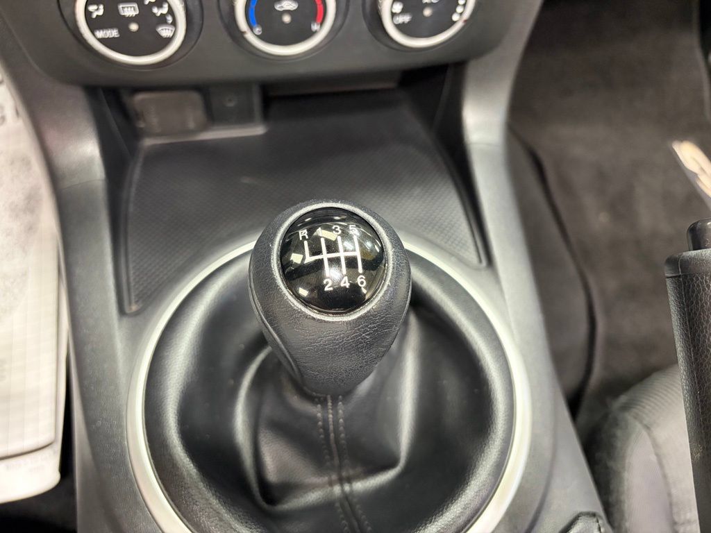 Used 2009 MAZDA MX-5 Miata Touring w/ Suspension Pkg RWD image 15