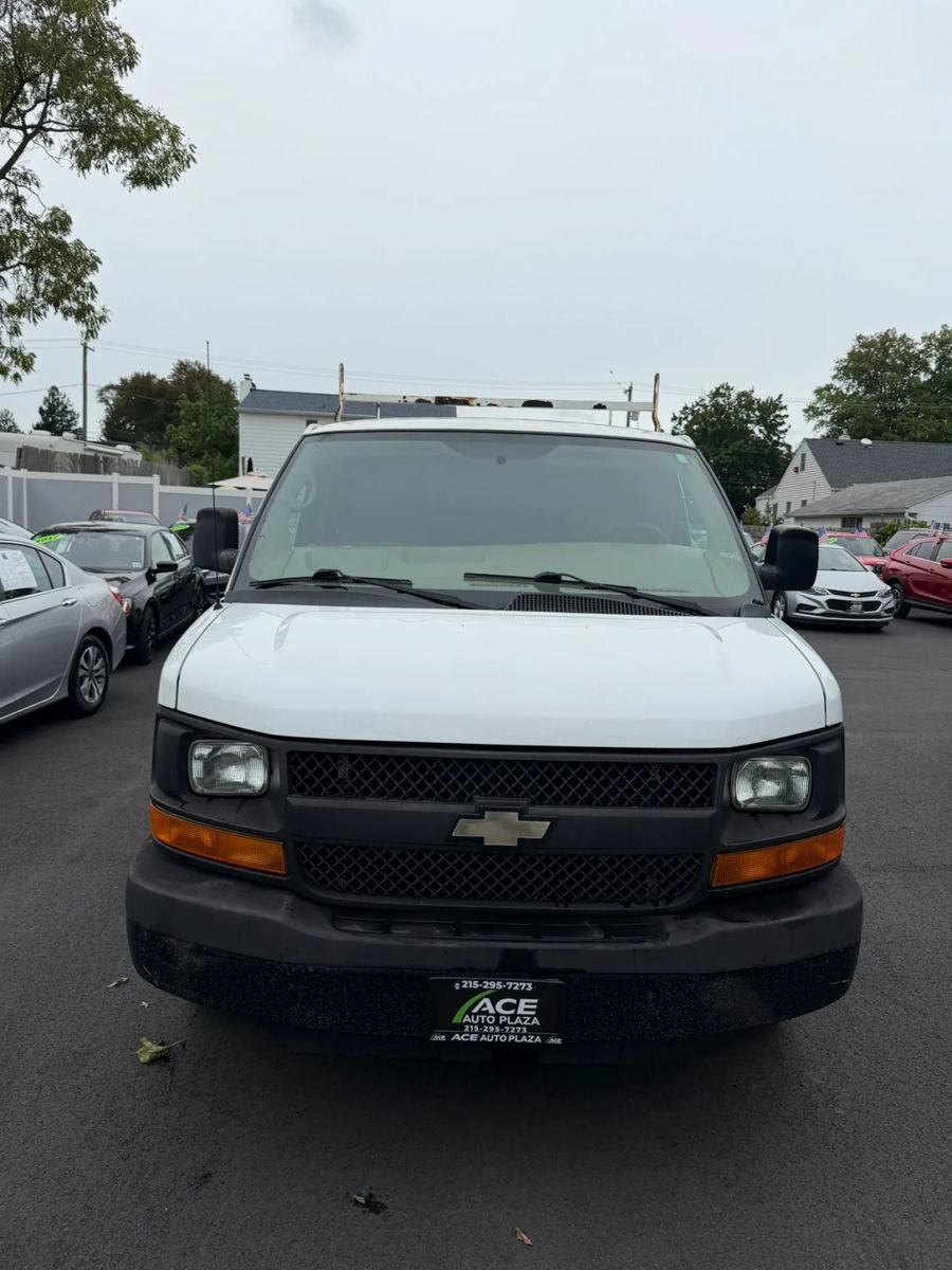 Used 2014 Chevrolet Express 2500 RWD image 2
