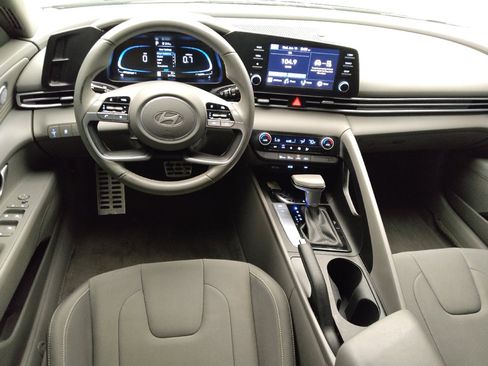 Used 2025 Hyundai Elantra Sport FWD image 22