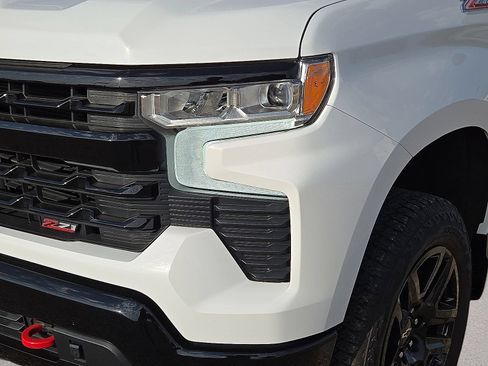 Used 2025 Chevrolet Silverado 1500 LT Trail Boss w/ LPO, Dark Essentials Package AWD/4WD image 10