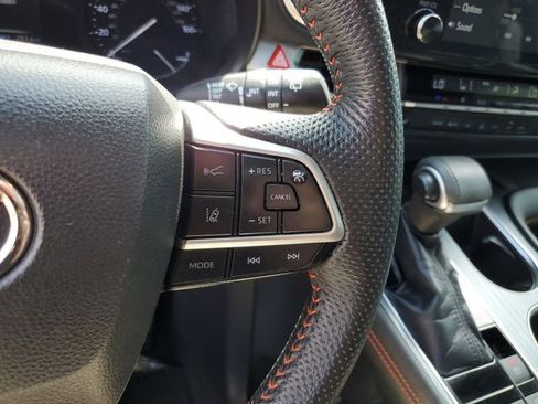 Used 2022 Toyota Sienna XSE image 26