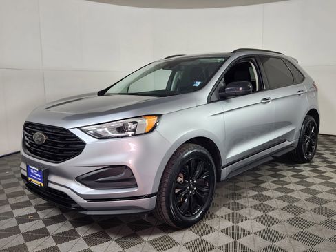 Used 2022 Ford Edge SE w/ Black Appearance Package image 3