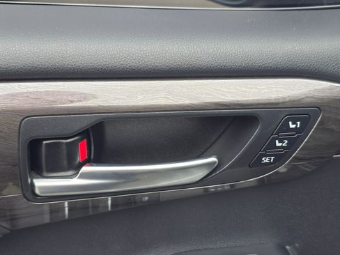 Used 2023 Toyota Highlander Platinum AWD/4WD image 23